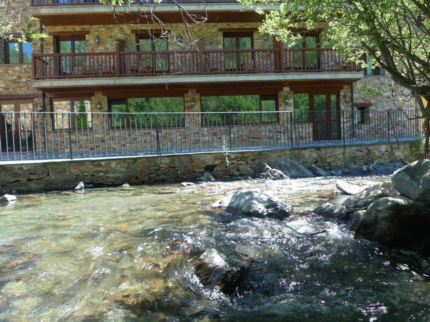 Hotel&SPA Niunit El Serrat Exteriér fotografie