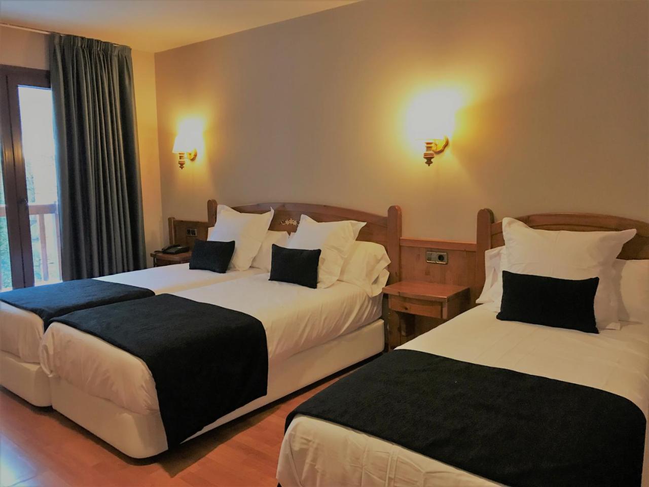Hotel&SPA Niunit El Serrat Exteriér fotografie